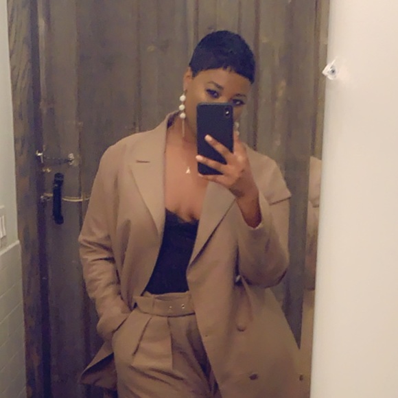 Meet your Posher, Najah - Picture 1 of 1